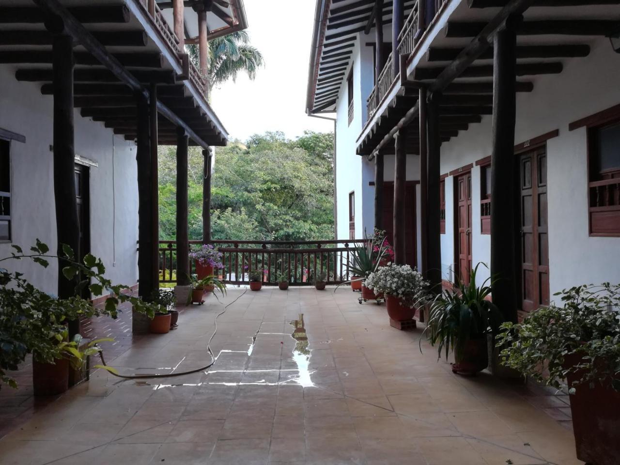 Alojamiento El Retiro Barichara バリチャラ エクステリア 写真